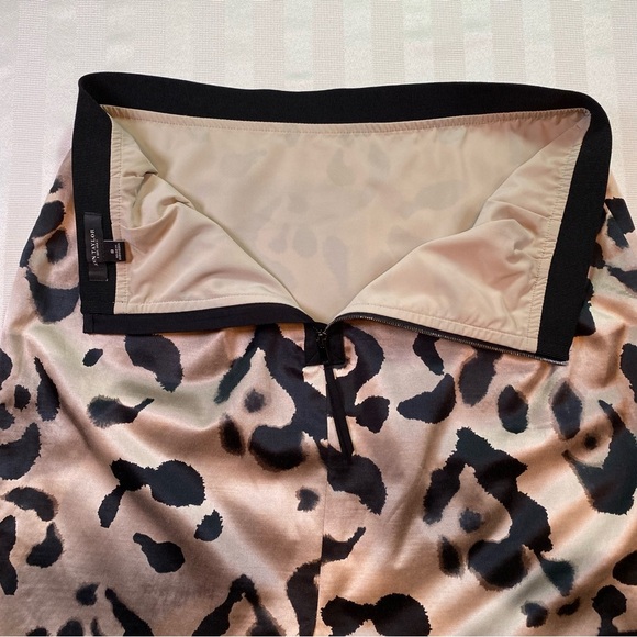 Ann Taylor Silk Blend Animal Print Pencil Skirt Sz 8 Fully Lined Zip Back - Picture 10 of 11
